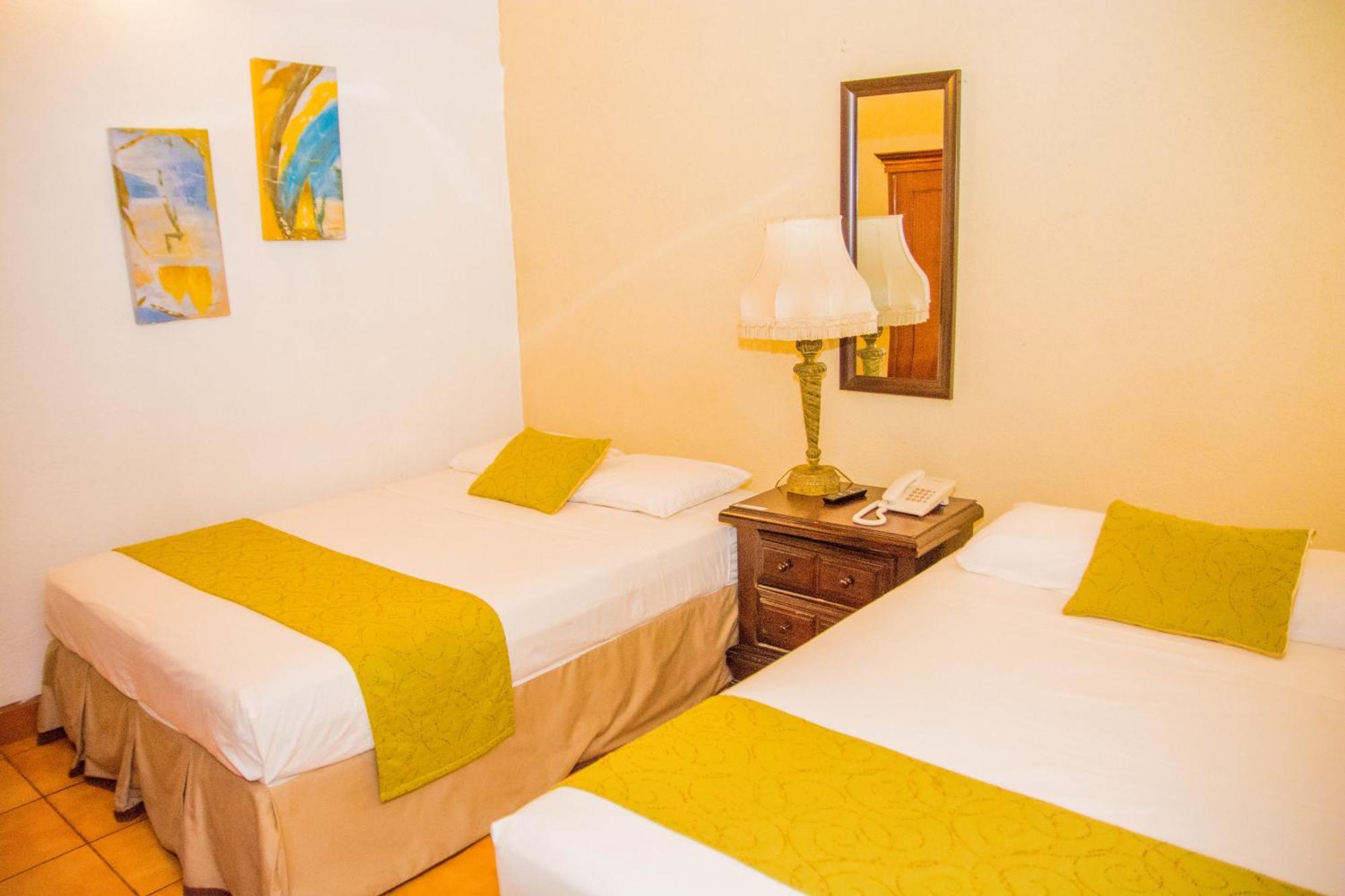 Hostal Fuente Castalia, B Y B Leon Ngoại thất bức ảnh