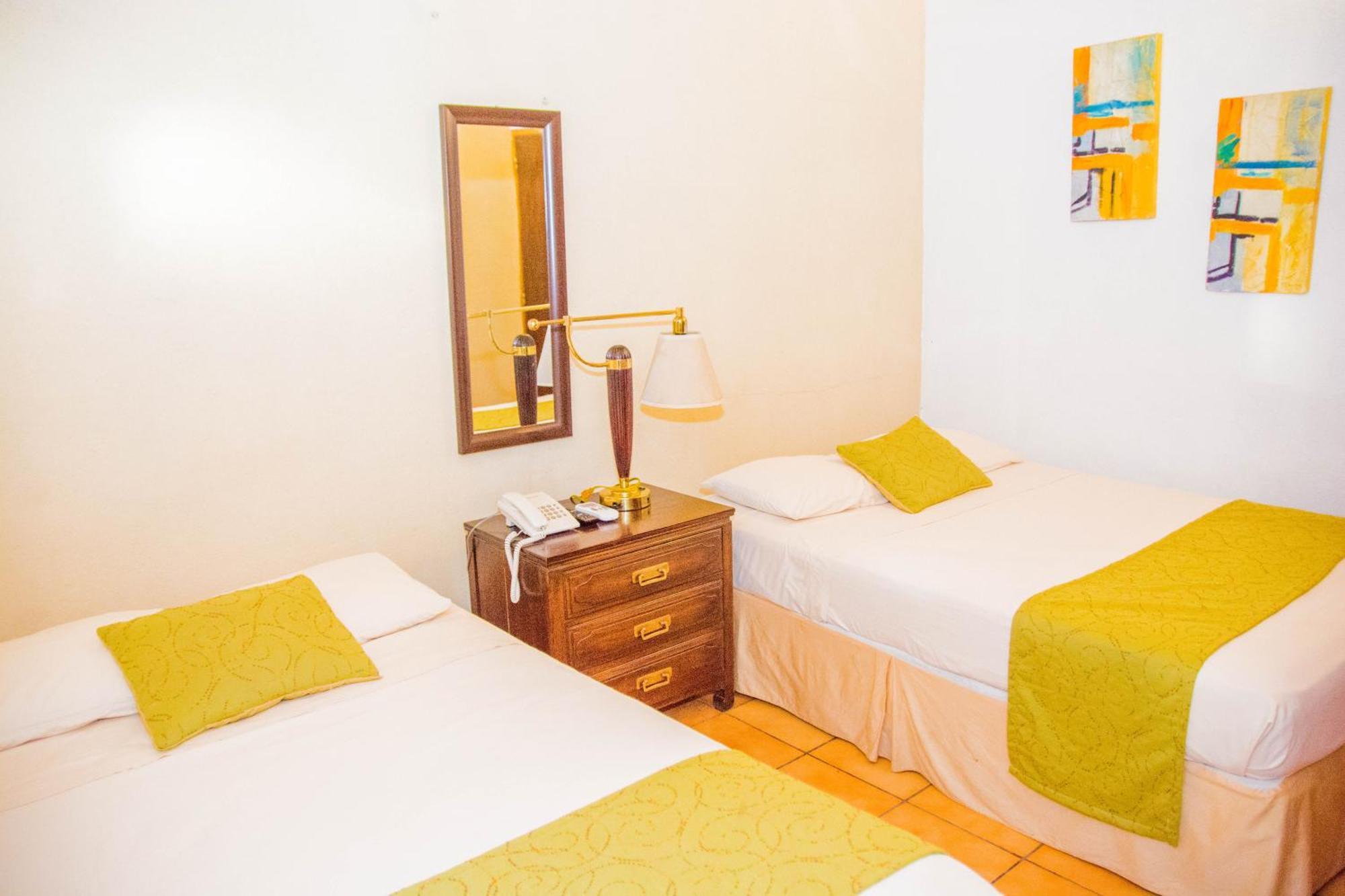 Hostal Fuente Castalia, B Y B Leon Ngoại thất bức ảnh